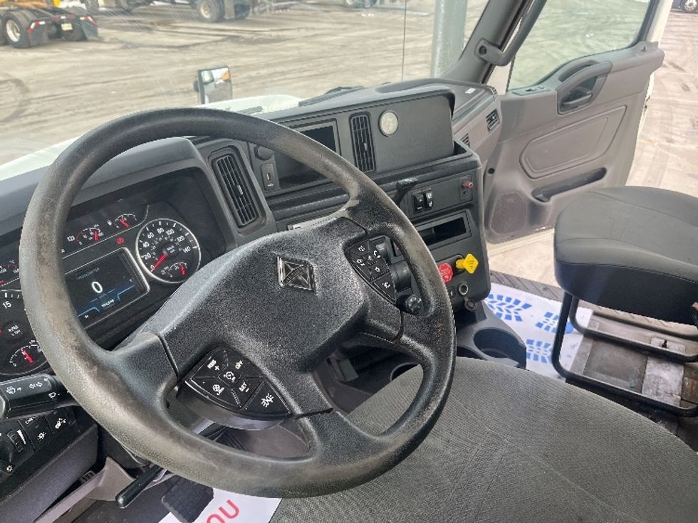 Day Cab Tractor-Heavy Duty Tractors-International-2020-RH613-Mississauga-ON-904,645\n\t\tkm-$ 23,500 - Image 10