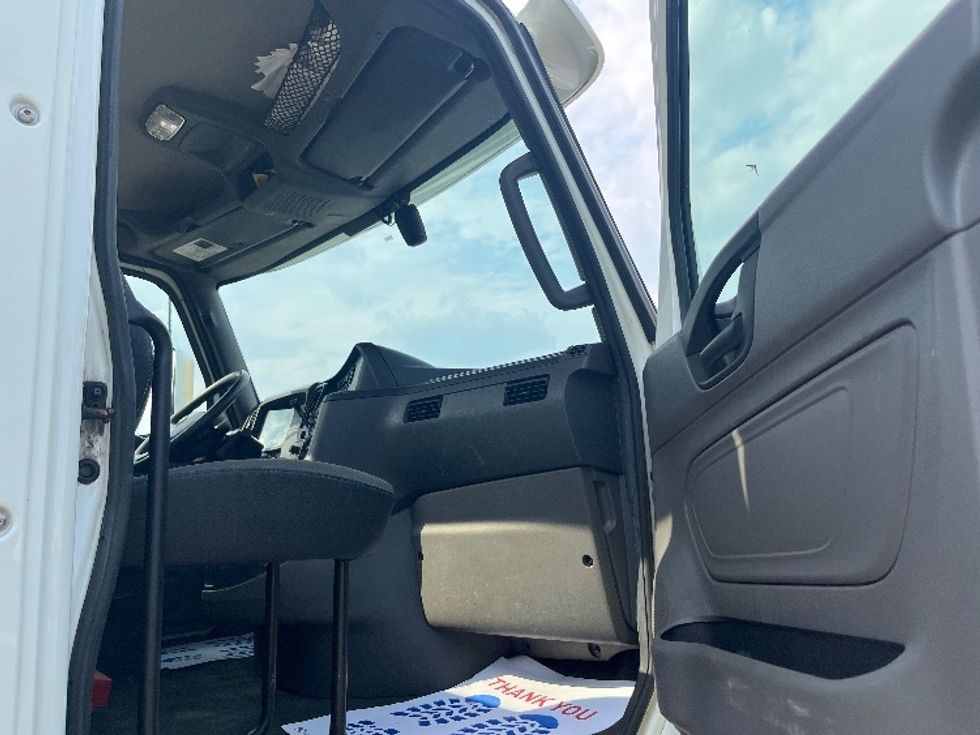 Day Cab Tractor-Heavy Duty Tractors-International-2020-RH613-Mississauga-ON-979,560\n\t\tkm-$ 29,250 - Image 12