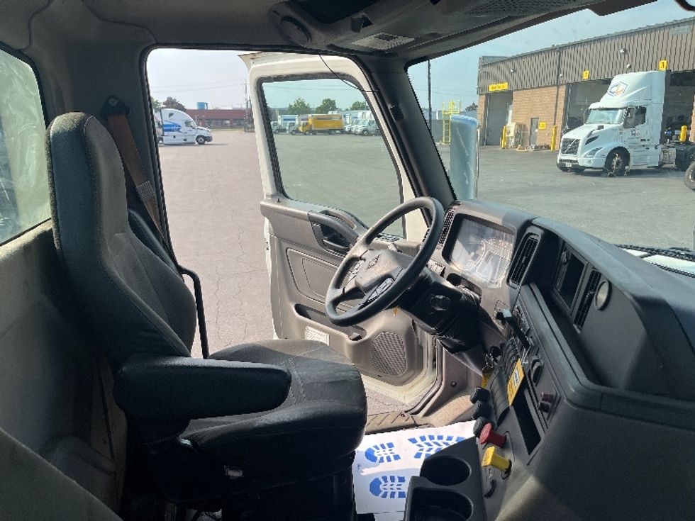 Day Cab Tractor-Heavy Duty Tractors-International-2020-RH613-Mississauga-ON-979,560\n\t\tkm-$ 29,250 - Image 14