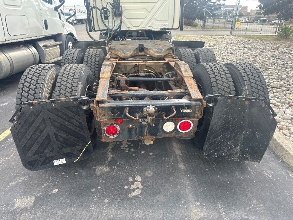 Day Cab Tractor-Heavy Duty Tractors-International-2020-RH613-Mississauga-ON-979,560\n\t\tkm-$ 29,250 - Image 6