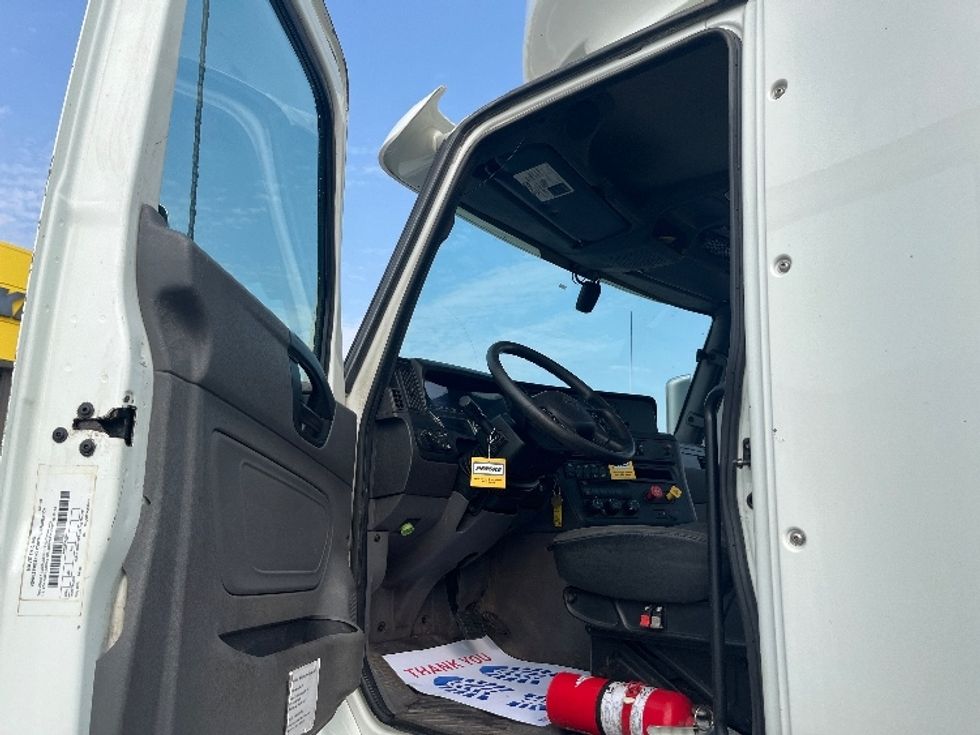 Day Cab Tractor-Heavy Duty Tractors-International-2020-RH613-Mississauga-ON-979,560\n\t\tkm-$ 29,250 - Image 9