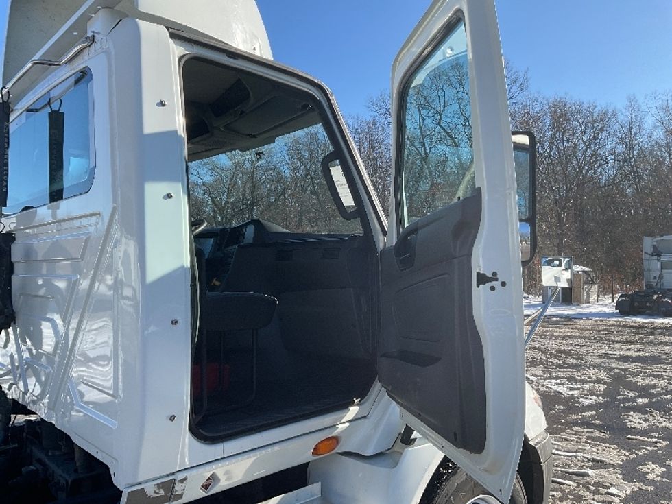 Day Cab Tractor-Heavy Duty Tractors-International-2020-RH613-Muskegon-MI-588,266\n\t\tmiles-$ 23,250 - Image 12