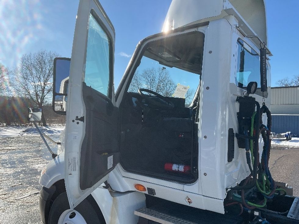 Day Cab Tractor-Heavy Duty Tractors-International-2020-RH613-Muskegon-MI-588,266\n\t\tmiles-$ 23,250 - Image 9