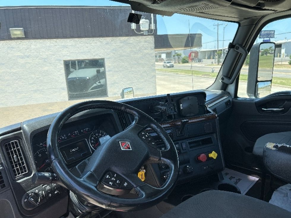 Day Cab Tractor-Heavy Duty Tractors-International-2020-RH613-Oklahoma City-OK-255,102\n\t\tmiles-$ 33,750 - Image 10