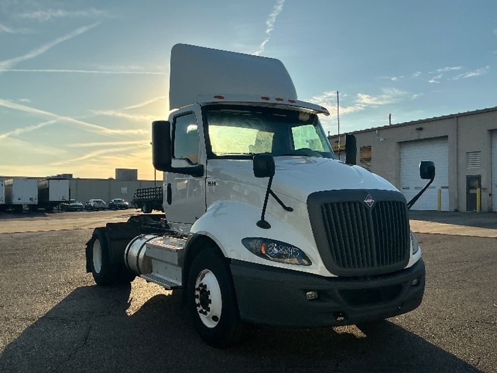 Day Cab Tractor-Heavy Duty Tractors-International-2020-RH613-Olive Branch-MS-140,805\n\t\tmiles-$ 21,000 - Image 1