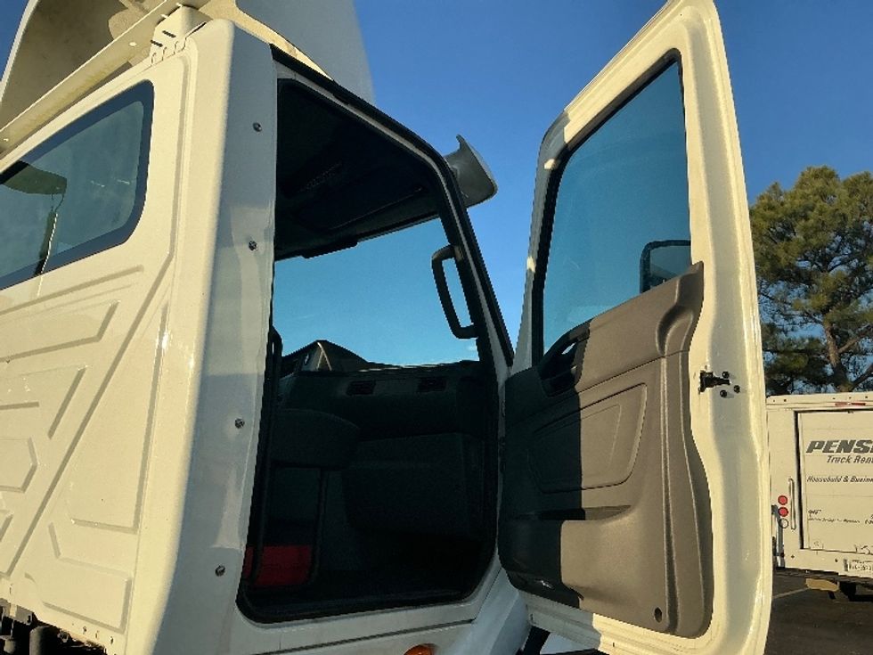 Day Cab Tractor-Heavy Duty Tractors-International-2020-RH613-Olive Branch-MS-140,805\n\t\tmiles-$ 21,000 - Image 12