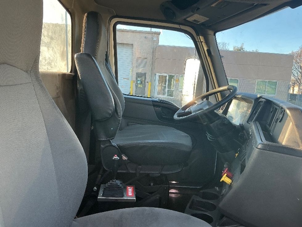Day Cab Tractor-Heavy Duty Tractors-International-2020-RH613-Olive Branch-MS-140,805\n\t\tmiles-$ 21,000 - Image 14