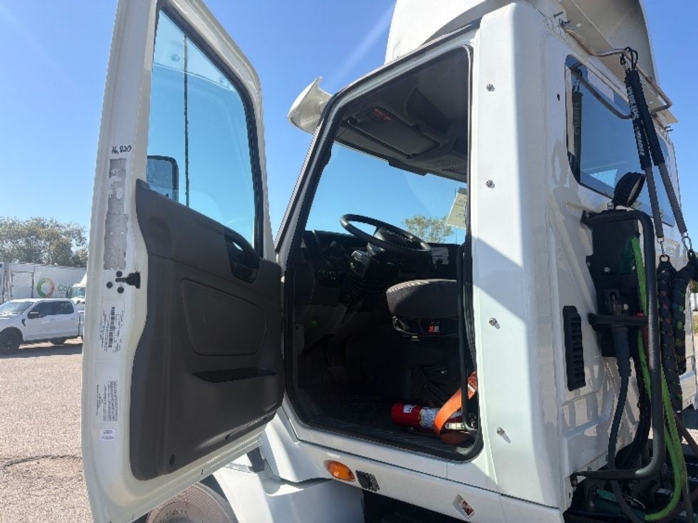 Day Cab Tractor-Heavy Duty Tractors-International-2020-RH613-Saginaw-MI-85,003\n\t\tmiles-$ 27,250 - Image 9