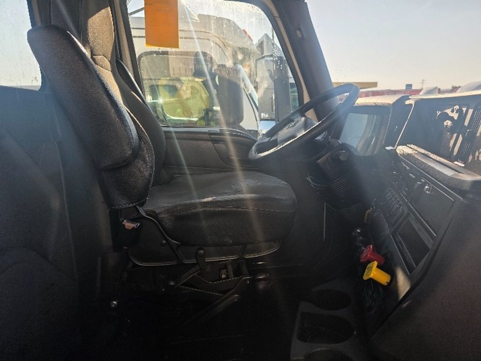 Day Cab Tractor-Heavy Duty Tractors-International-2020-RH613-Spokane Valley-WA-375,583\n\t\tmiles-$ 27,750 - Image 14