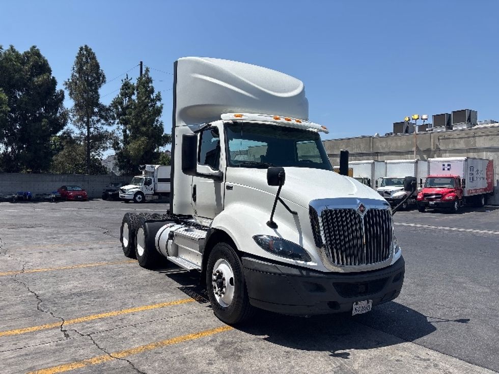 Day Cab Tractor-Heavy Duty Tractors-International-2020-RH613-Torrance-CA-255,405\n\t\tmiles-$ 32,000 - Image 1