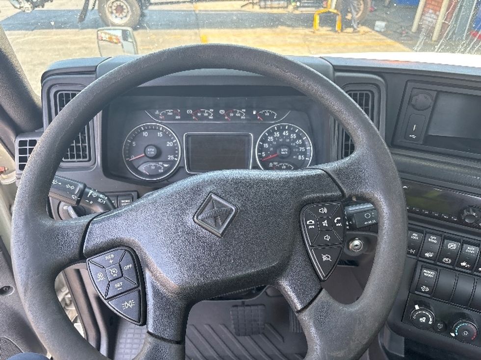 Day Cab Tractor-Heavy Duty Tractors-International-2020-RH613-Torrance-CA-255,405\n\t\tmiles-$ 32,000 - Image 11
