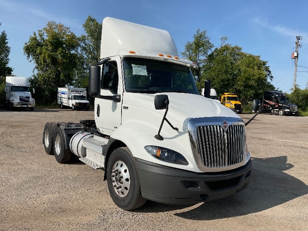 Day Cab Tractor-Heavy Duty Tractors-International-2020-RH613-Walker-MI-328,145\n\t\tmiles-$ 29,500 - Image 1