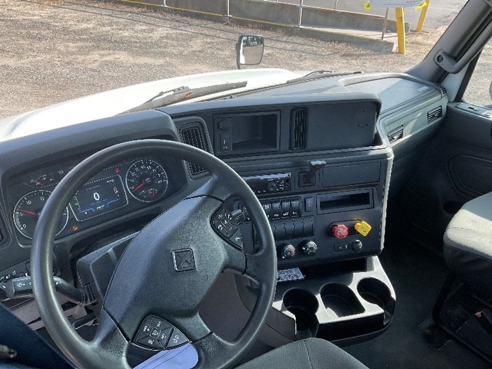 Day Cab Tractor-Heavy Duty Tractors-International-2020-RH613-Walker-MI-328,145\n\t\tmiles-$ 29,500 - Image 11