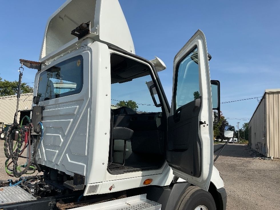Day Cab Tractor-Heavy Duty Tractors-International-2020-RH613-Walker-MI-328,145\n\t\tmiles-$ 29,500 - Image 12
