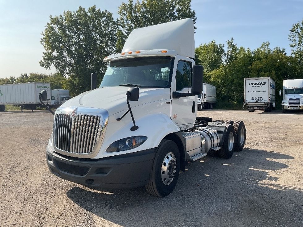 Day Cab Tractor-Heavy Duty Tractors-International-2020-RH613-Walker-MI-328,145\n\t\tmiles-$ 29,500 - Image 3