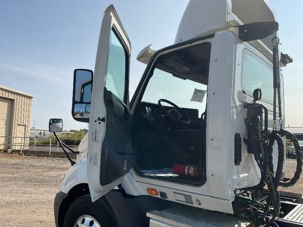 Day Cab Tractor-Heavy Duty Tractors-International-2020-RH613-Walker-MI-328,145\n\t\tmiles-$ 29,500 - Image 9