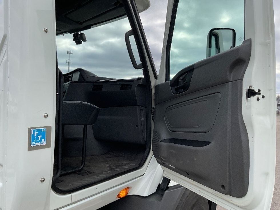 Day Cab Tractor-Heavy Duty Tractors-International-2020-RH613-Warren-MI-434,371\n\t\tmiles-$ 26,250 - Image 12