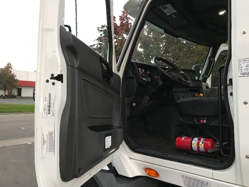 Day Cab Tractor-Heavy Duty Tractors-International-2020-RH613-West Sacramento-CA-226,500\n\t\tmiles-$ 26,500 - Image 9