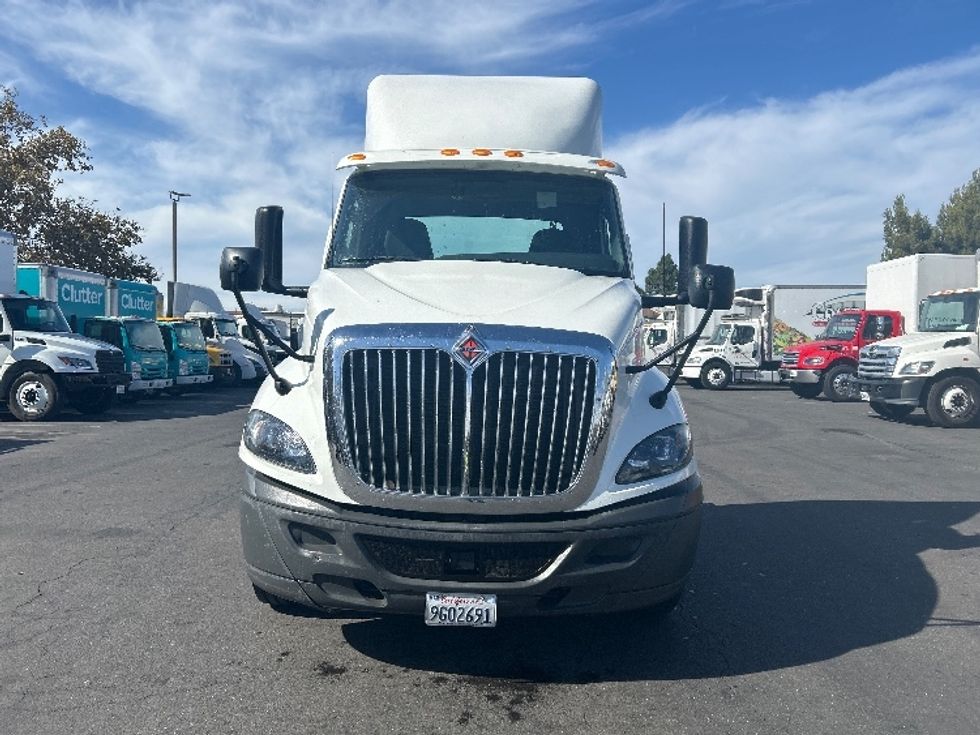 Day Cab Tractor-Heavy Duty Tractors-International-2020-RH613-West Sacramento-CA-291,733\n\t\tmiles-$ 22,500 - Image 1