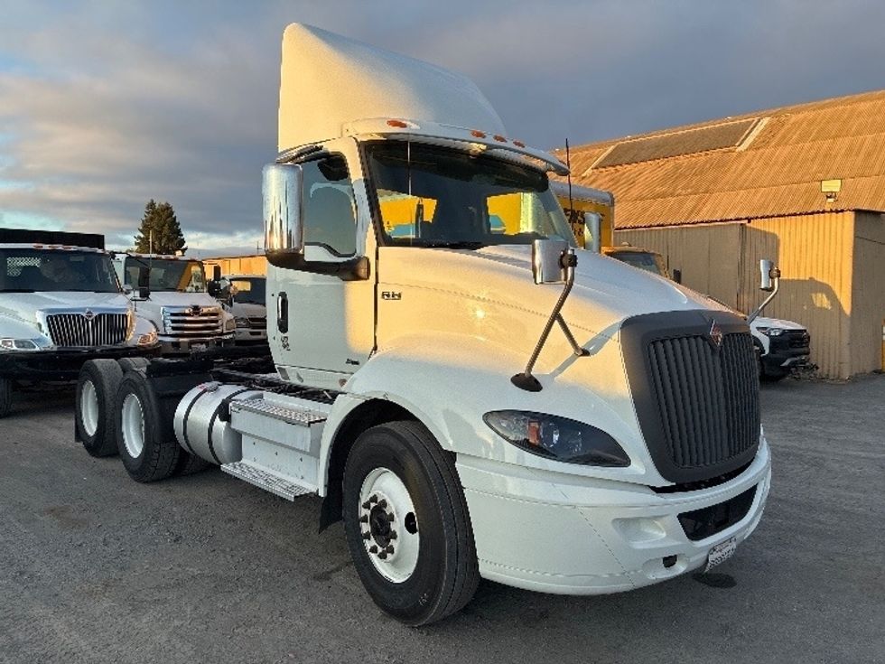 Day Cab Tractor-Heavy Duty Tractors-International-2020-RH613-West Sacramento-CA-298,521\n\t\tmiles-$ 32,000 - Image 1