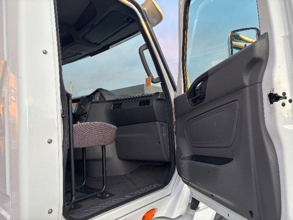 Day Cab Tractor-Heavy Duty Tractors-International-2020-RH613-West Sacramento-CA-298,521\n\t\tmiles-$ 32,000 - Image 12