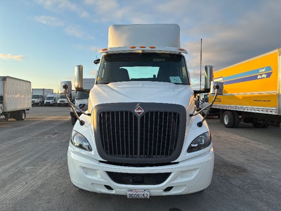 Day Cab Tractor-Heavy Duty Tractors-International-2020-RH613-West Sacramento-CA-298,521\n\t\tmiles-$ 32,000 - Image 2