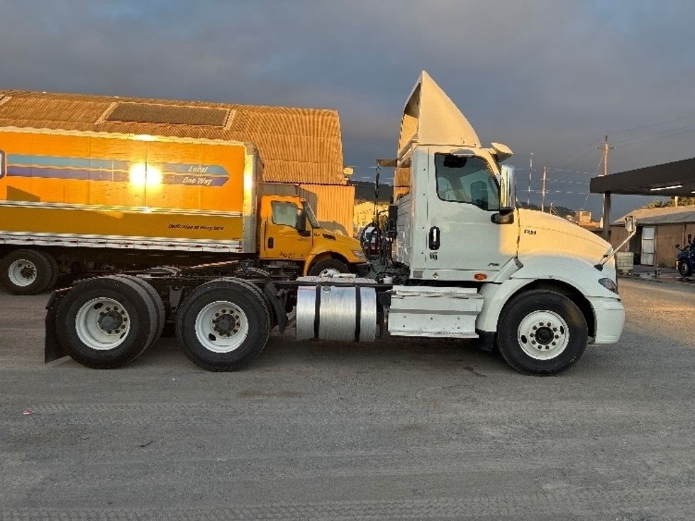 Day Cab Tractor-Heavy Duty Tractors-International-2020-RH613-West Sacramento-CA-298,521\n\t\tmiles-$ 32,000 - Image 8
