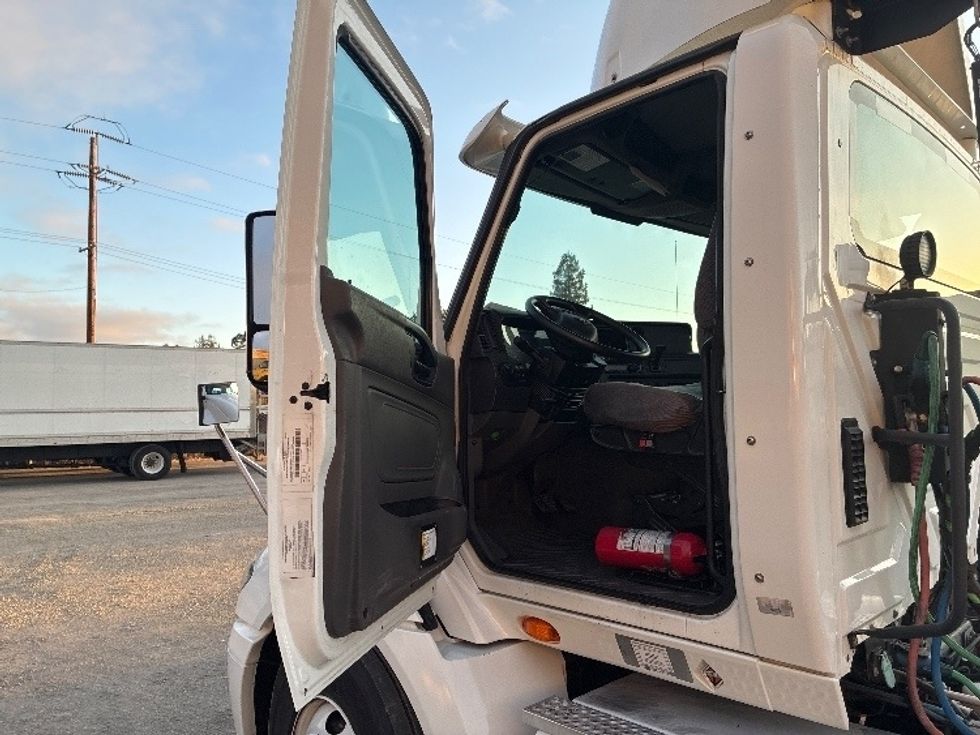 Day Cab Tractor-Heavy Duty Tractors-International-2020-RH613-West Sacramento-CA-298,521\n\t\tmiles-$ 32,000 - Image 9