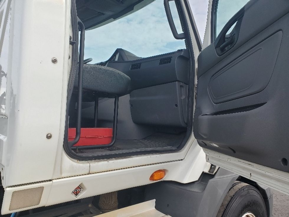 Day Cab Tractor-Heavy Duty Tractors-International-2020-RH613-White Deer-PA-104,559\n\t\tmiles-$ 17,250 - Image 12