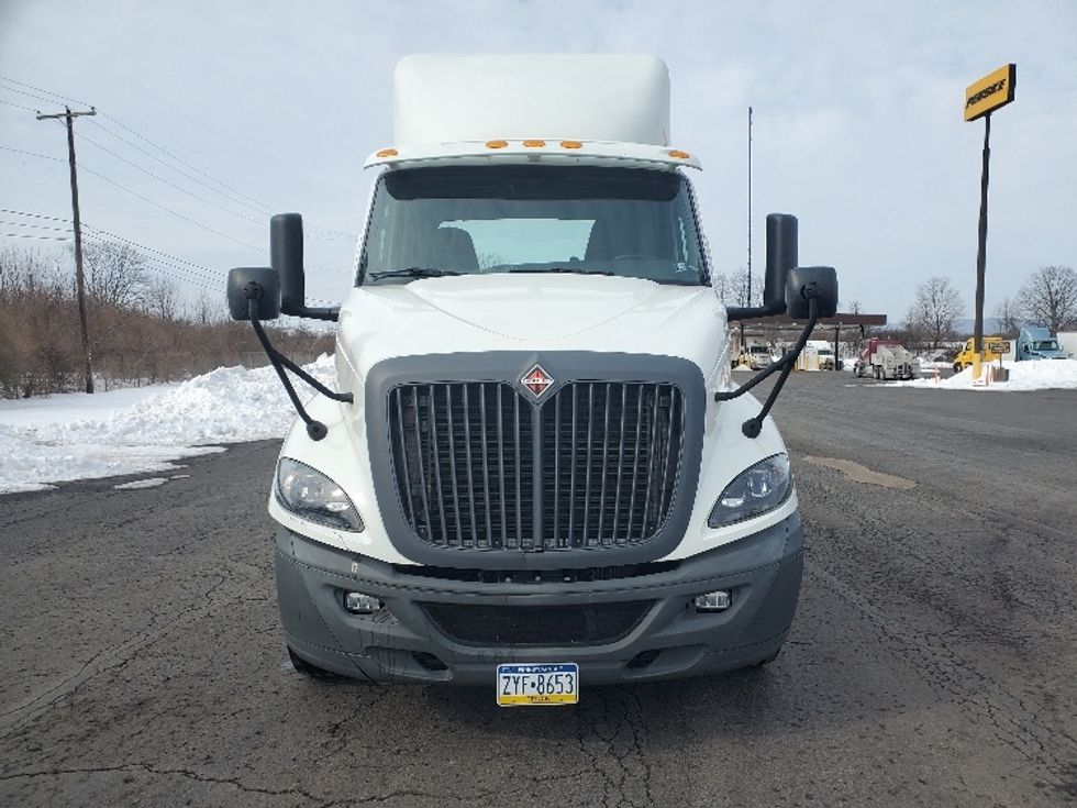 Day Cab Tractor-Heavy Duty Tractors-International-2020-RH613-White Deer-PA-104,559\n\t\tmiles-$ 17,250 - Image 2