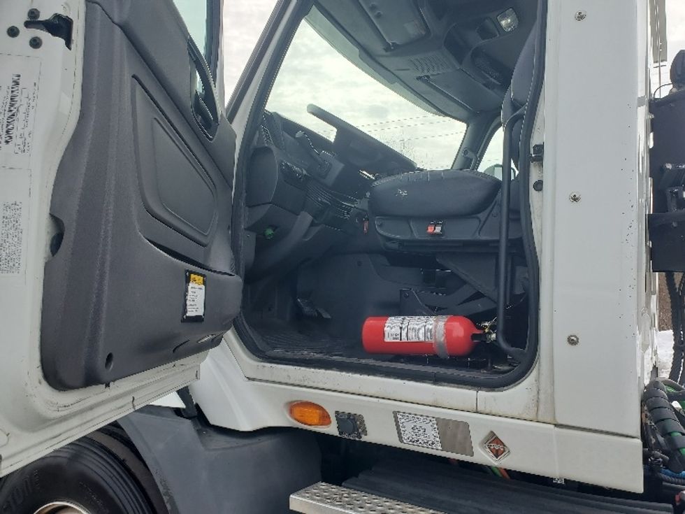 Day Cab Tractor-Heavy Duty Tractors-International-2020-RH613-White Deer-PA-104,559\n\t\tmiles-$ 17,250 - Image 9