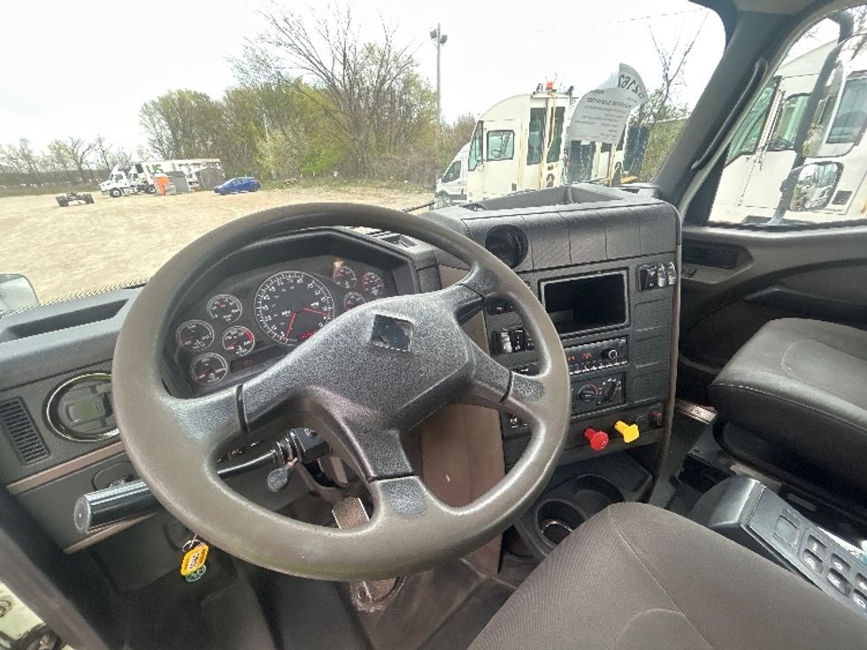 Day Cab Tractor-Heavy Duty Tractors-International-2021-HX615-Kalamazoo-MI-60,424\n\t\tmiles-$ 66,000 - Image 11