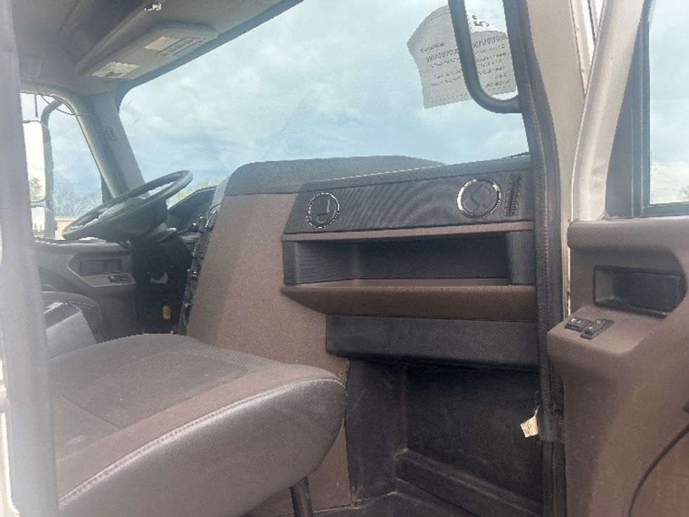 Day Cab Tractor-Heavy Duty Tractors-International-2021-HX615-Kalamazoo-MI-60,424\n\t\tmiles-$ 66,000 - Image 12