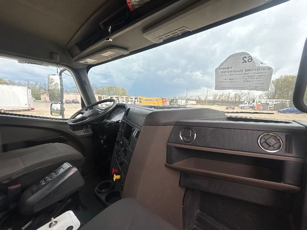 Day Cab Tractor-Heavy Duty Tractors-International-2021-HX615-Kalamazoo-MI-60,424\n\t\tmiles-$ 66,000 - Image 13