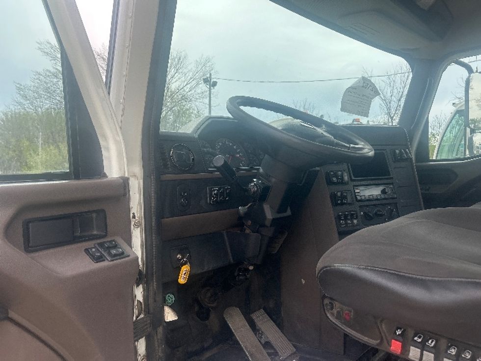 Day Cab Tractor-Heavy Duty Tractors-International-2021-HX615-Kalamazoo-MI-60,424\n\t\tmiles-$ 66,000 - Image 9
