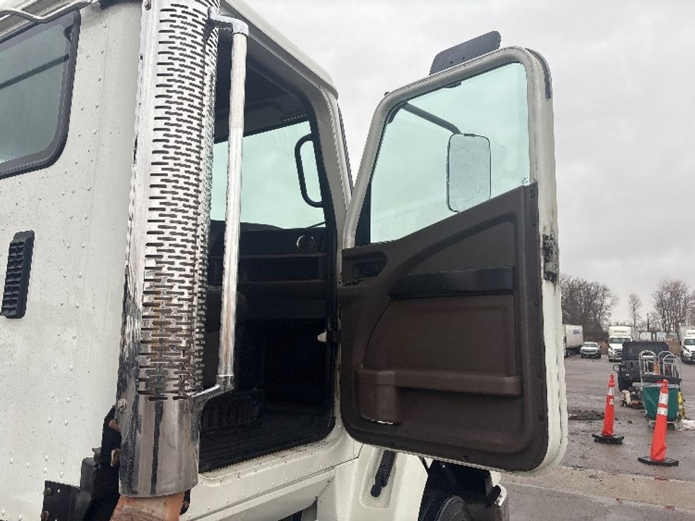 Day Cab Tractor-Heavy Duty Tractors-International-2021-HX615-Lansing-MI-60,703\n\t\tmiles-$ 68,000 - Image 12