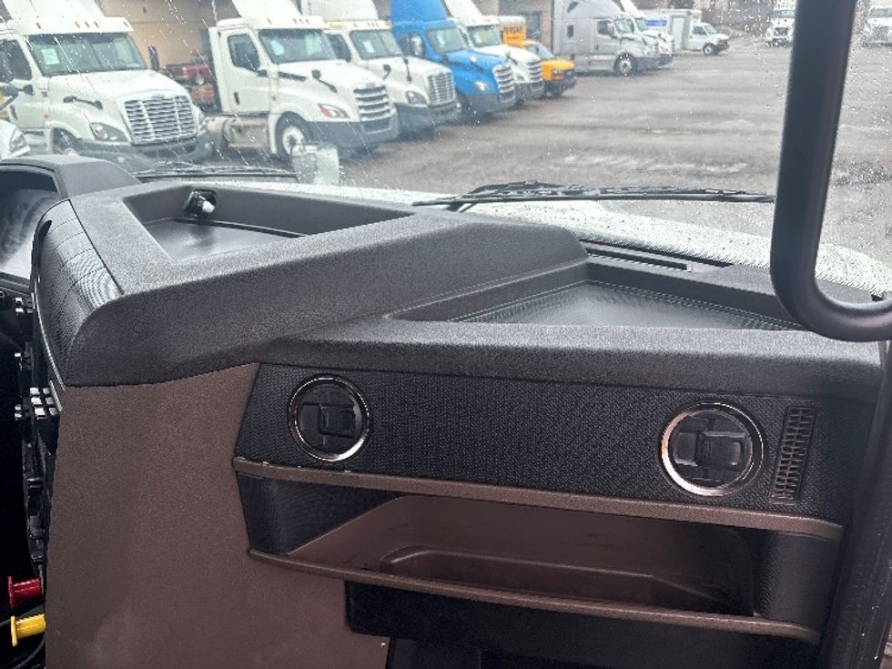 Day Cab Tractor-Heavy Duty Tractors-International-2021-HX615-Lansing-MI-60,703\n\t\tmiles-$ 68,000 - Image 13