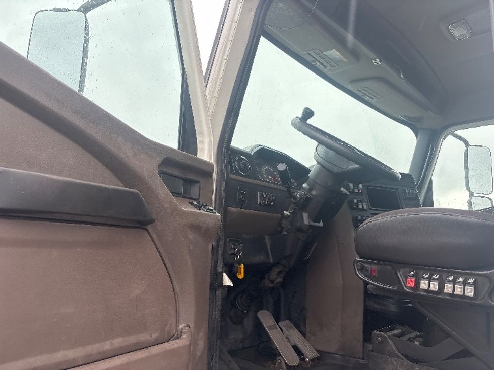 Day Cab Tractor-Heavy Duty Tractors-International-2021-HX615-Lansing-MI-60,703\n\t\tmiles-$ 68,000 - Image 9