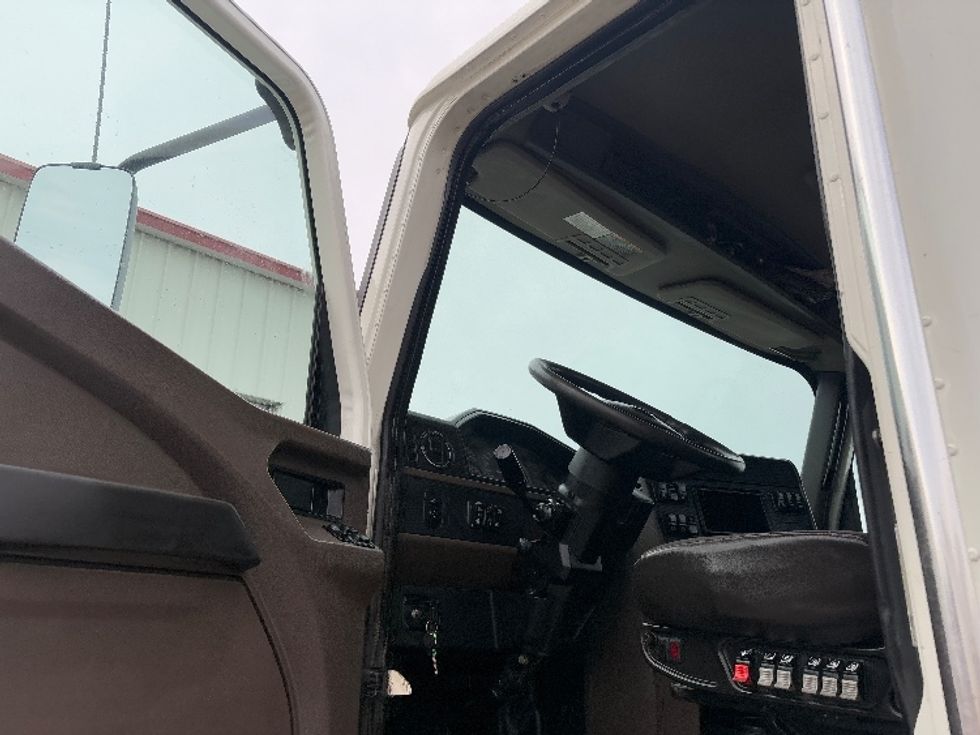 Day Cab Tractor-Heavy Duty Tractors-International-2021-HX615-Lansing-MI-74,501\n\t\tmiles-$ 56,500 - Image 9