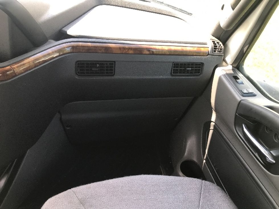 Day Cab Tractor-Heavy Duty Tractors-International-2021-LT625-Allentown-PA-313,057\n\t\tmiles-$ 39,750 - Image 13