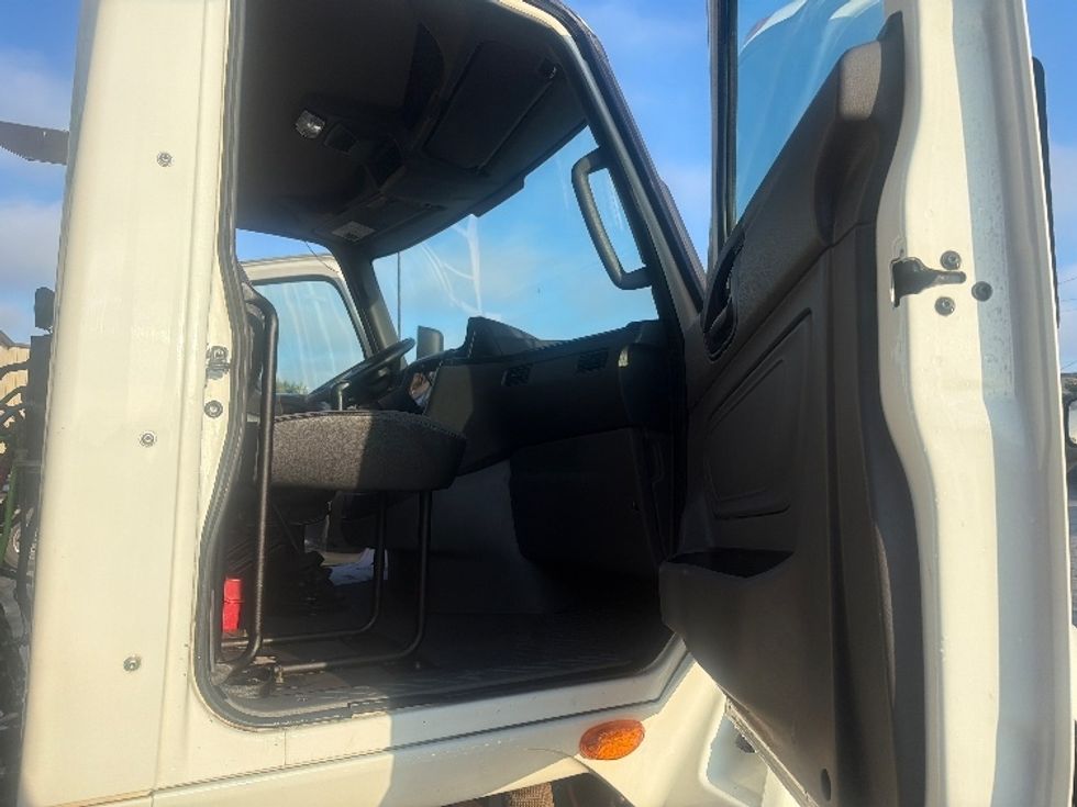 Day Cab Tractor-Heavy Duty Tractors-International-2021-LT625-Forest Park-GA-102,170\n\t\tmiles-$ 35,500 - Image 11