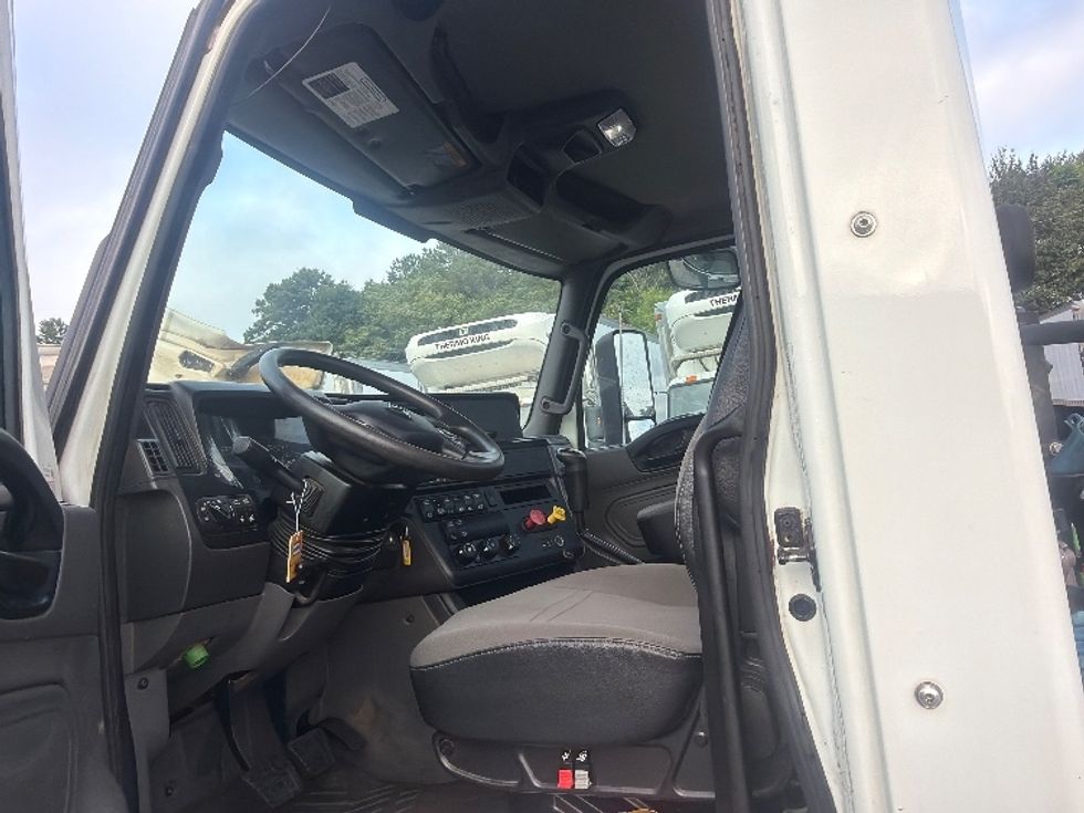 Day Cab Tractor-Heavy Duty Tractors-International-2021-LT625-Forest Park-GA-102,170\n\t\tmiles-$ 35,500 - Image 9