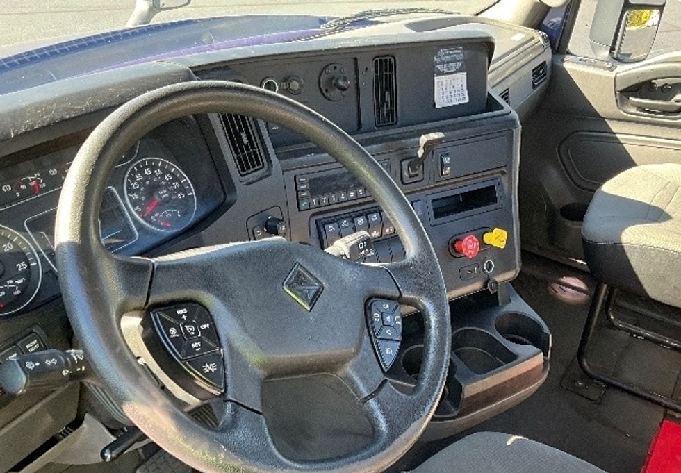 Day Cab Tractor-Heavy Duty Tractors-International-2021-LT625-Kennesaw-GA-375,317\n\t\tmiles-$ 30,000 - Image 10