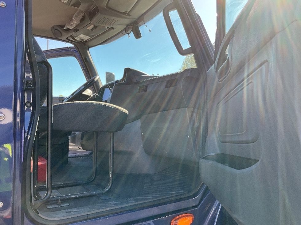 Day Cab Tractor-Heavy Duty Tractors-International-2021-LT625-Kennesaw-GA-375,317\n\t\tmiles-$ 30,000 - Image 11