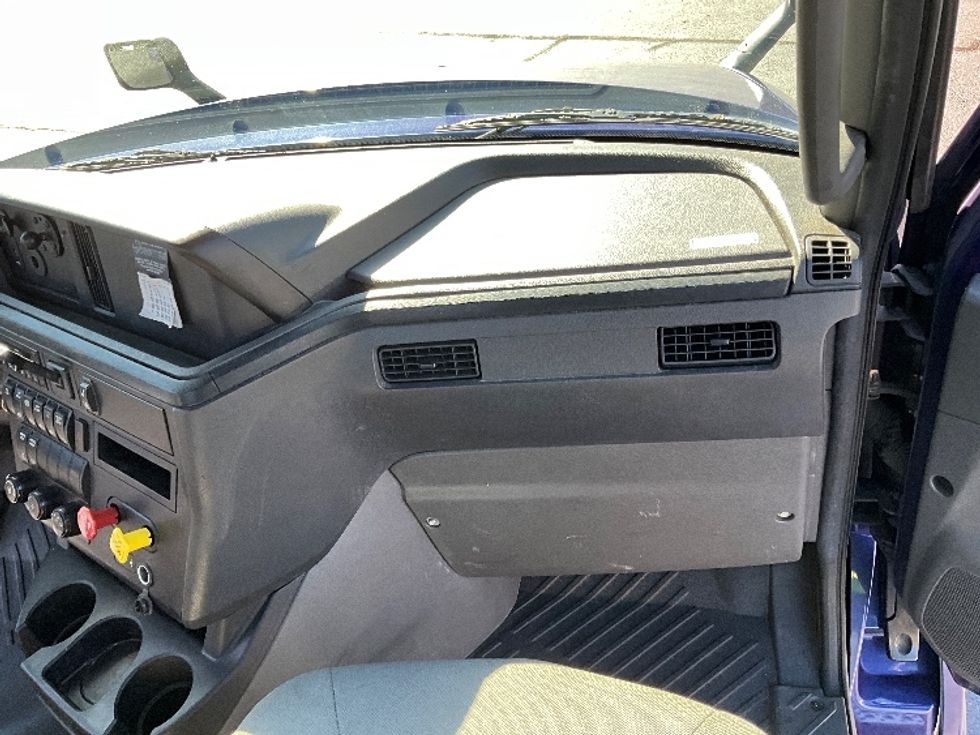 Day Cab Tractor-Heavy Duty Tractors-International-2021-LT625-Kennesaw-GA-375,317\n\t\tmiles-$ 30,000 - Image 12