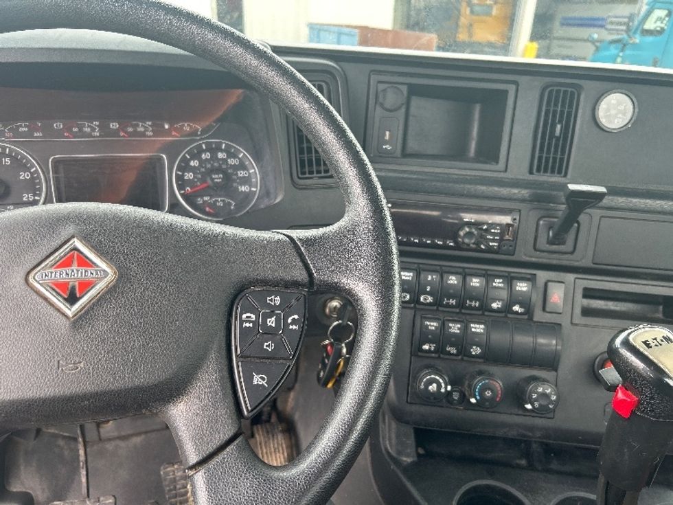 Day Cab Tractor-Heavy Duty Tractors-International-2021-LT625-Moncton-NB-516,427\n\t\tkm-$ 40,250 - Image 11