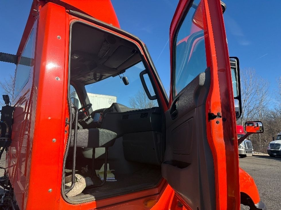 Day Cab Tractor-Heavy Duty Tractors-International-2021-LT625-Montgomery-NY-282,907\n\t\tmiles-$ 29,000 - Image 12