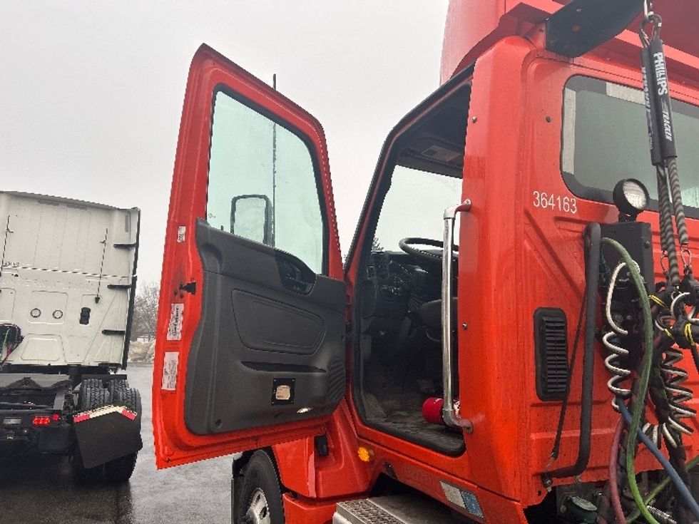 Day Cab Tractor-Heavy Duty Tractors-International-2021-LT625-Montgomery-NY-289,625\n\t\tmiles-$ 23,250 - Image 9
