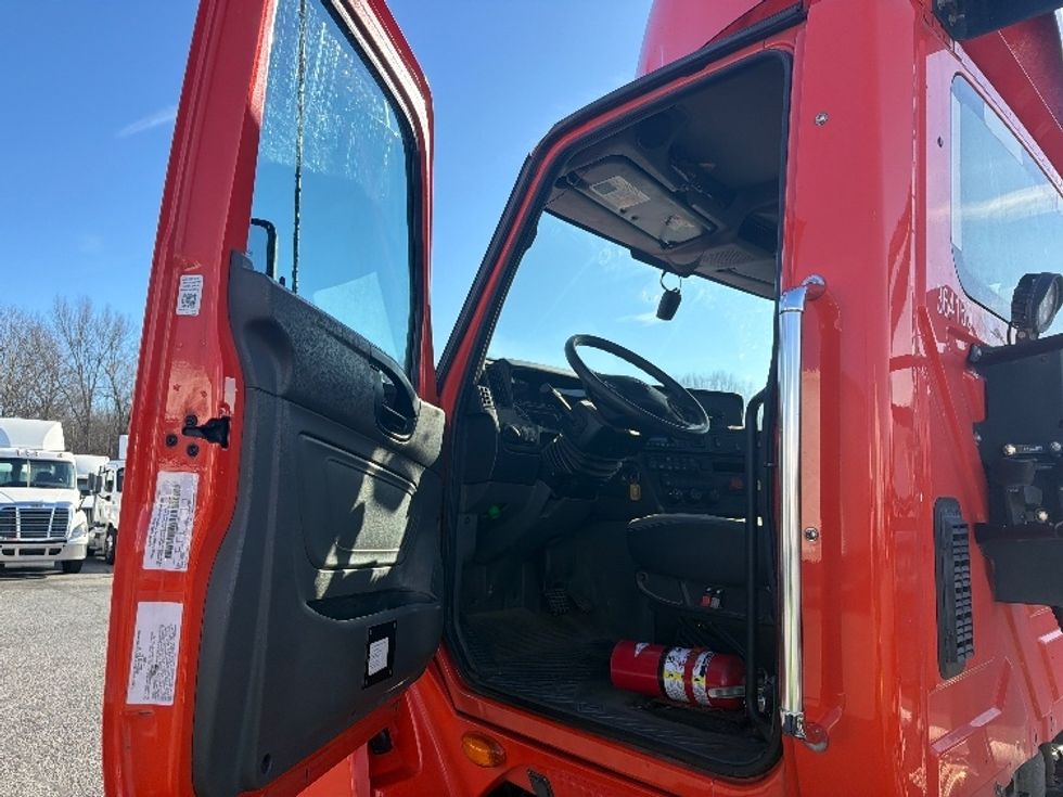 Day Cab Tractor-Heavy Duty Tractors-International-2021-LT625-Montgomery-NY-297,429\n\t\tmiles-$ 31,750 - Image 9