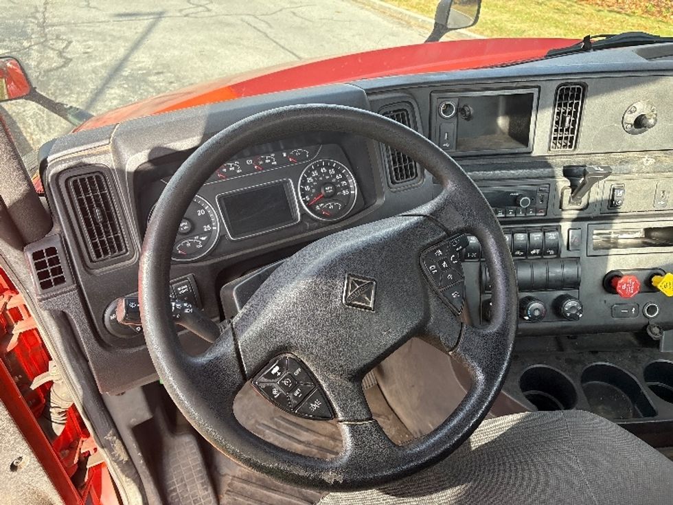 Day Cab Tractor-Heavy Duty Tractors-International-2021-LT625-Montgomery-NY-352,609\n\t\tmiles-$ 28,500 - Image 10